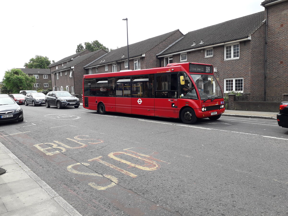 YJ12 GVT
2012 Optare Solo
Optare B26D
CP Plus, Hackney, fleet number 1757 (originally allocated OS21).
Pictured on White Horse Lane, Stepney, London, E1, on Saturday 25th June 2022.