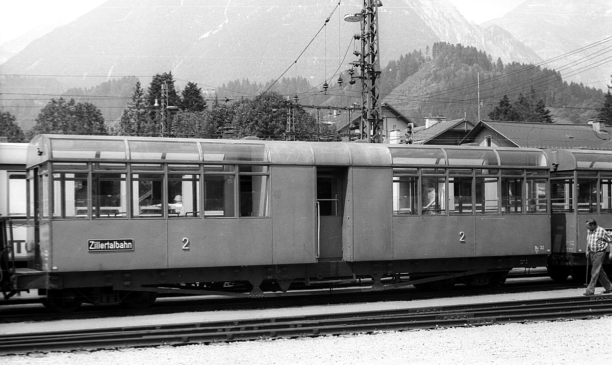 Zillertalbahn Aussichtswagen B4 32 Jenbach 01.08.1978