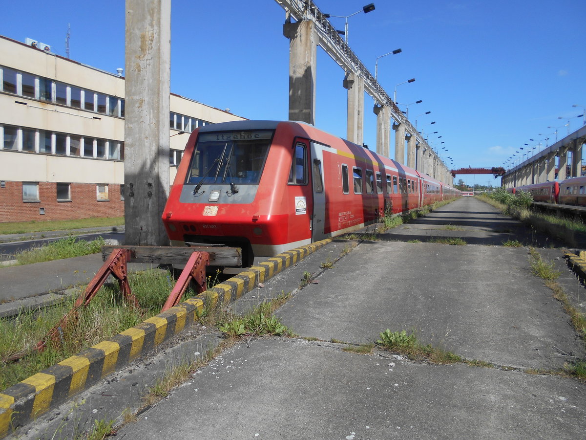 Zu den neu in Mukran abgestellten Fahrzeugen zhlt der 611 503,am 16.Juni 2019,