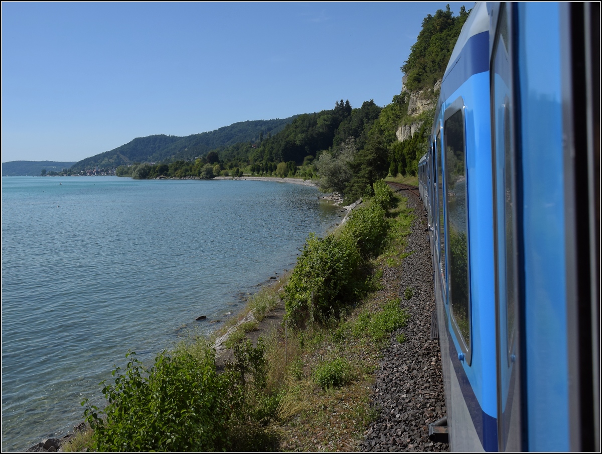 Zum Thema Nahverkehr vor 40 Jahren. Hier gibt es einen  Museumsverkehr  vom Feinsten diesen Sommer.

Mit 218 256 am Bodensee entlang. Überlingen, Juli 2022.