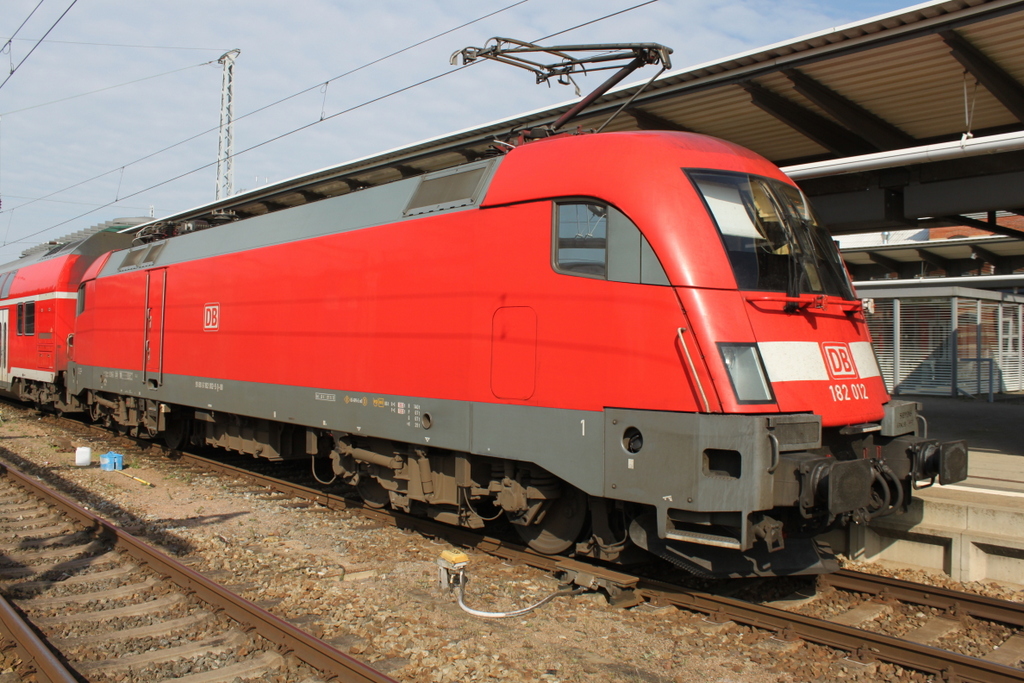 Zur Freude des Fotografen hing am RE 4310 von Rostock Hbf nach Hamburg Hbf 182 012-5.Aufgenommen am 29.09.2017