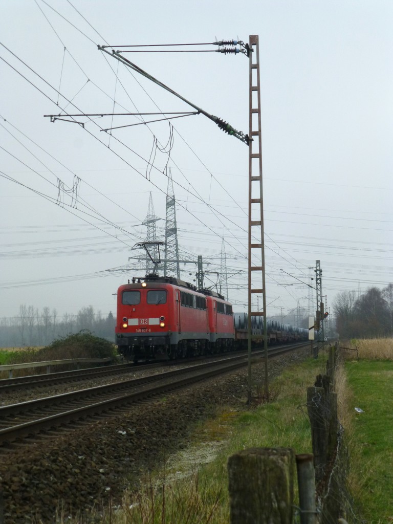 Zwei 140er mit Nr. 837 vorne ziehen am 5.3.14 eine Coilzug durch Hilden.