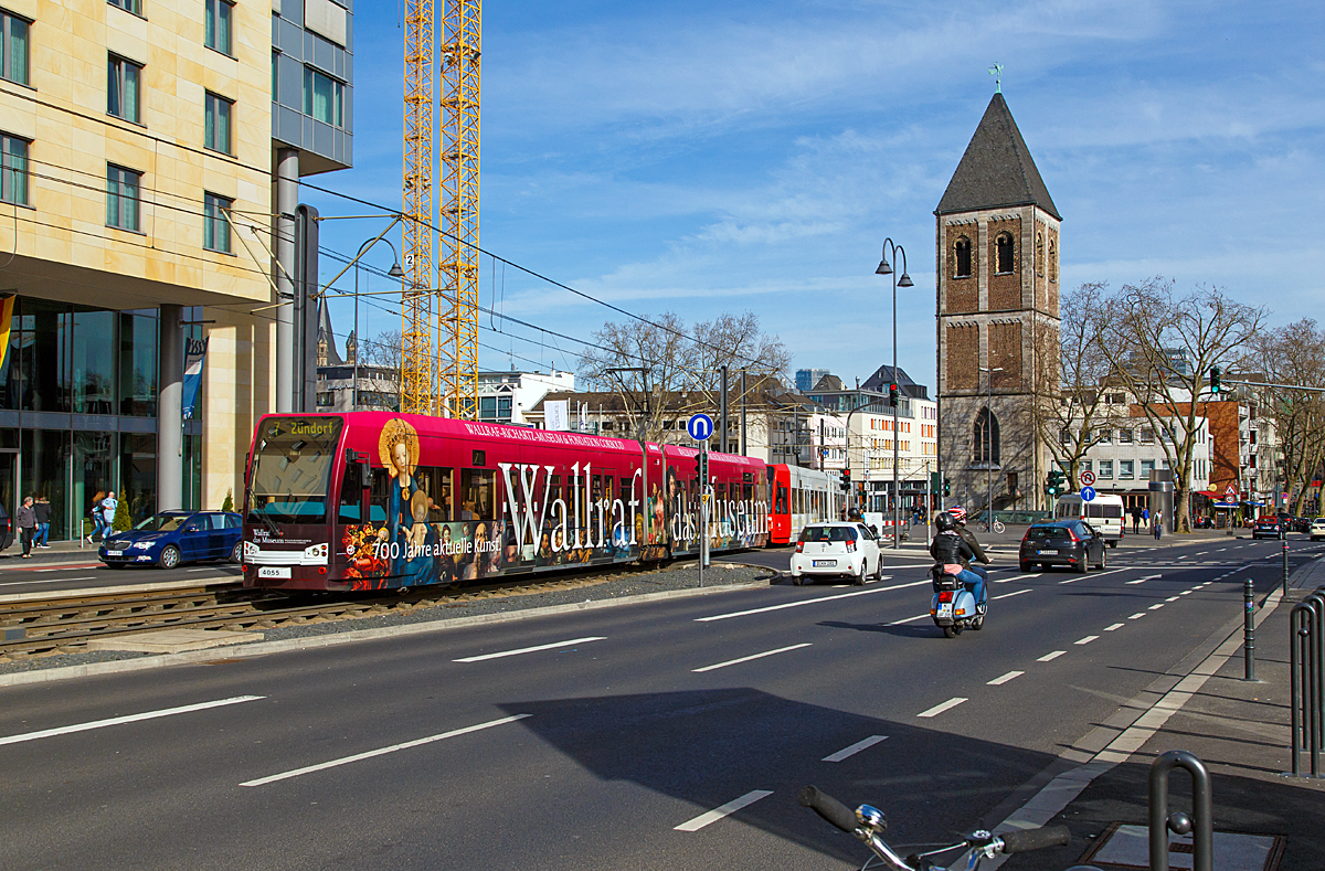 
Zwei gekoppelte Stadtbahn-Triebwagen vom Typ Bombardier Flexity Swift K 4000 (6xNfGlTwZR) der KVB (Klner Verkehrs-Betriebe AG) erreicht nun bald (am 08.03.2015) als Linie 7 gerade die Station Heumarkt.

Rechts der Turm von Klein St. Martin, nach Kriegszerstrung wurde nur wieder der Turm aufgebaut.