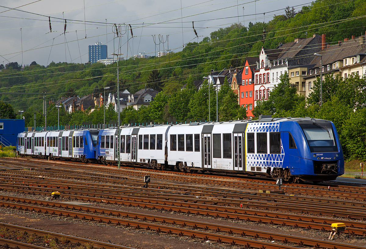 
Zwei gekuppelte zweiteilige Dieseltriebzüge ALSTOM Coradia LINT 54 (95 80 0622 407-4 D-LBVX / 95 80 0622 907-3 D-LBVX und 95 80 0622 431-4 D-LBVX / 95 80 0622 931-3 D-LBVX)

Diese beiden LINT 54 wurden 2014 Alstom in Salzgitter unter den Fabriknummern 0001006054 007 und 0001006054 031 gebaut.

Ein Triebwagen besteht aus bestehen aus zwei Wagenteilen, die jeweils auf zwei Enddrehgestellen ruhen. Motorisiert ist der Triebzug durch drei Dieselmotoren mit einer Leistung von je 390 kW.

TECHNISCHE DATEN:
Spurweite: 1.435 mm
Achsfolge: B’2’+B’B’
Fahrzeuglänge über Kupplung:  54.270 mm
Fahrzeugbreite: 2.750 mm
Maximale Fahrzeughöhe (über SO):  4.310 mm
Einstieghöhe (über SO): ca. 800 mm 
Minimaler befahrbarer Radius Werkstatt/Betrieb: 100/125 m
Installierte Motorleistung: 3x390 kW
Leistungsübertragung: mechanisch
Höchstgeschwindigkeit: 140 km/h 
Eigengewicht: ca. 98 t
Maximale Radsatzlast bei Fahrzeughöchstgewicht: ca. 18 t
Sitzplätze: 180
Stehplätze ca. : 170