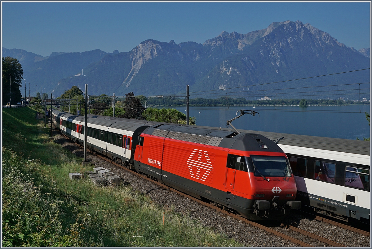 Zwei IR 90 begegen sich in der Nähe von Villeneuve.

3. Aug. 2018