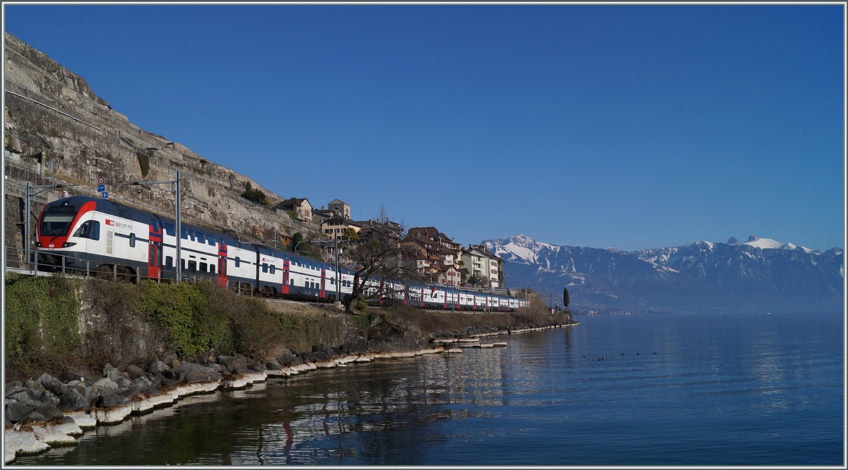 Zwei RABe 511 als RE Vevey - Genève bei St-Saphorin.
7. März 2014