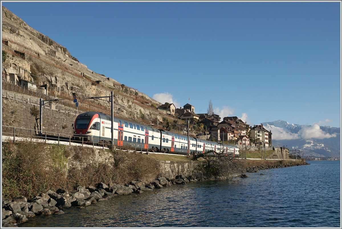 Zwei SBB RABe 511 sind bei St-Saphorin auf dem Weg nach Annemasse. 

10. Jan. 2022