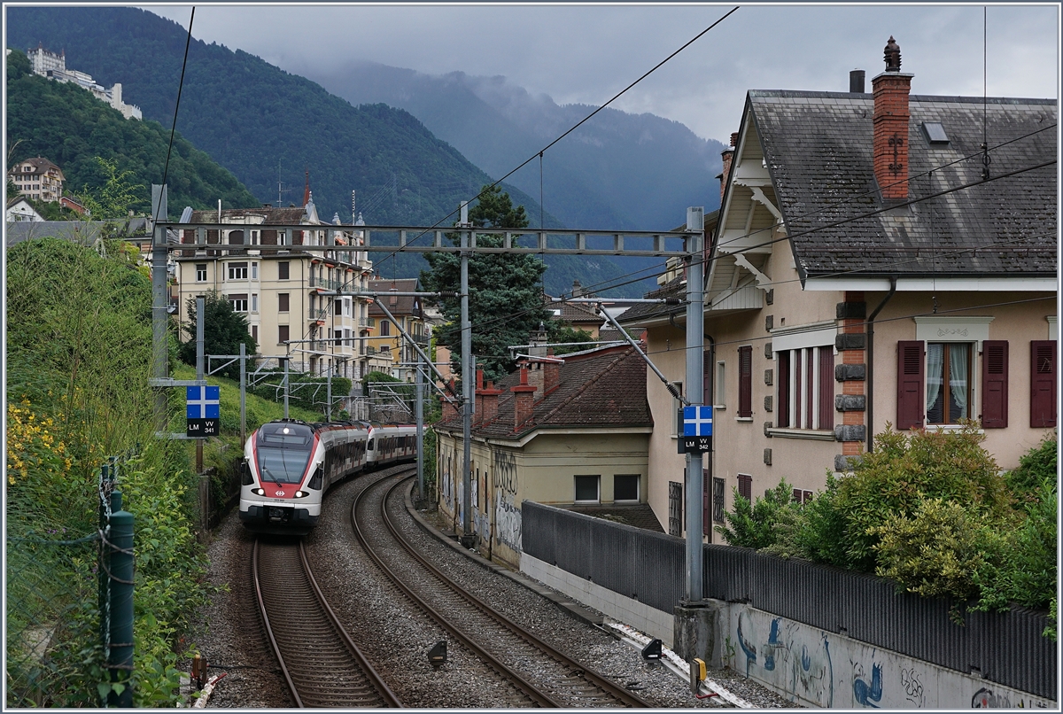 Zwei SBB RABe 523 auf dem Weg in Richtung Lausanne verlassen Montreux. 

15. Juni 2020