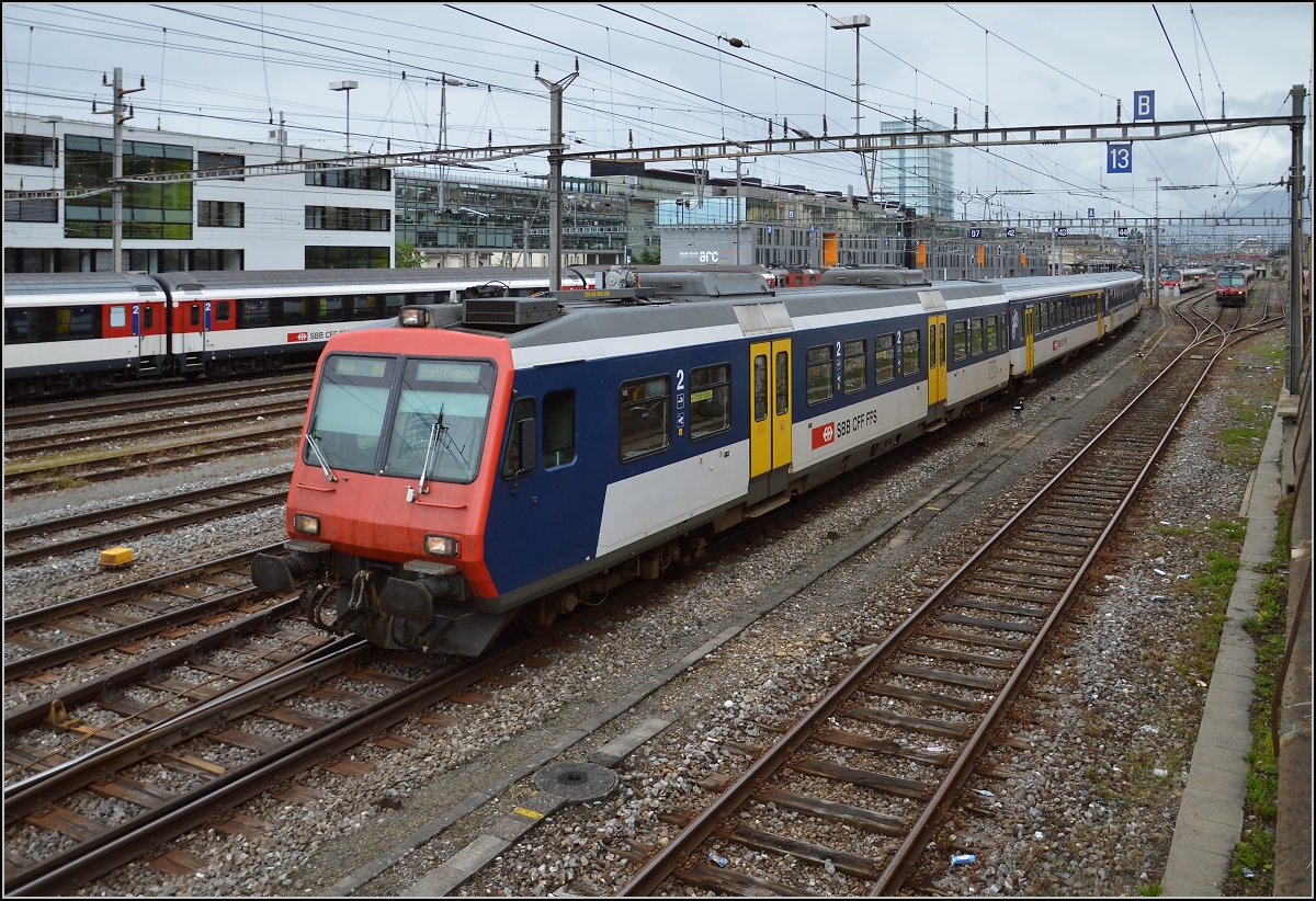 Zweisystem-NPZ 562 001-8 fr den Frankreichverkehr in Neuenburg. Juni 2016.
