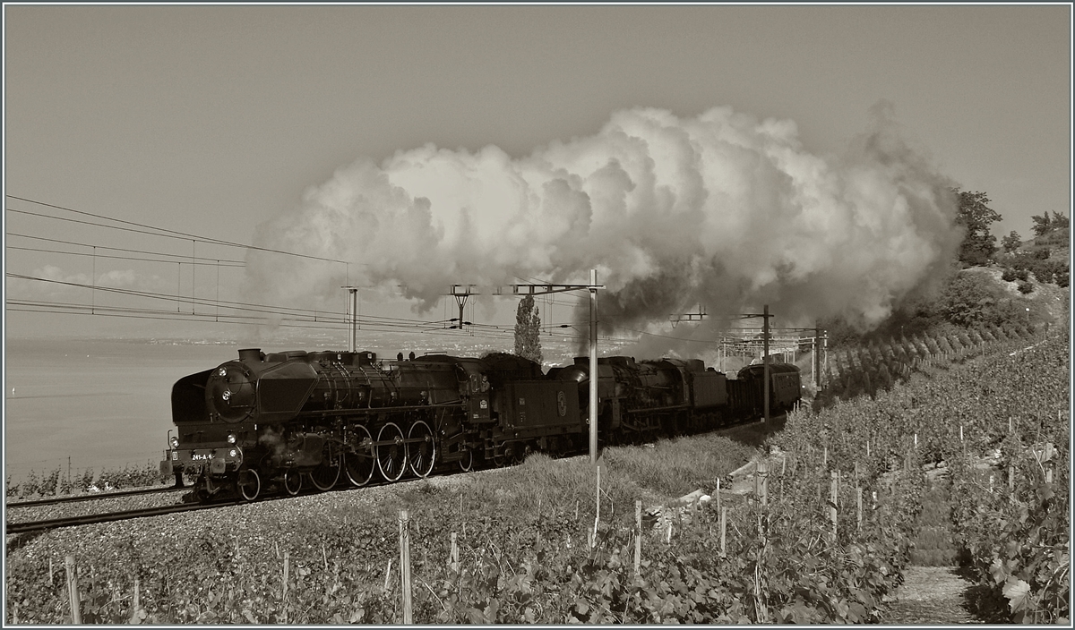 Zwischen Bossire und Grandvaux ziehen die SNCF 241-A-65 und eine weitere mit scheinbarer Leichtigkeit ihren Extrazug durchs Lavaux hinauf. 31. Mai 2009