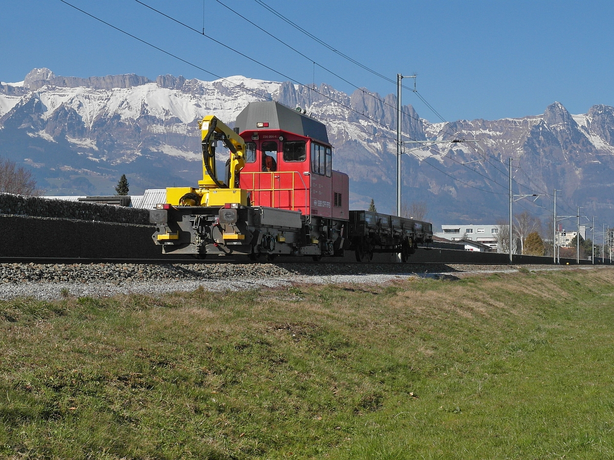 Zwischen Buchs und Sevelen fhrt Tm 234 064-4 mit ihrem einen Wagen Richtung Sargans (07.03.2014).