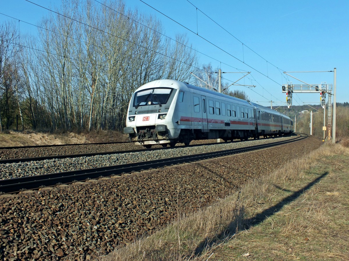 Zwischen Erfurt-Bischleben und Möbisburg war am 12.3.14 dieser InterCity auf dem Weg in Richtung Westen. Es schob 101 024.