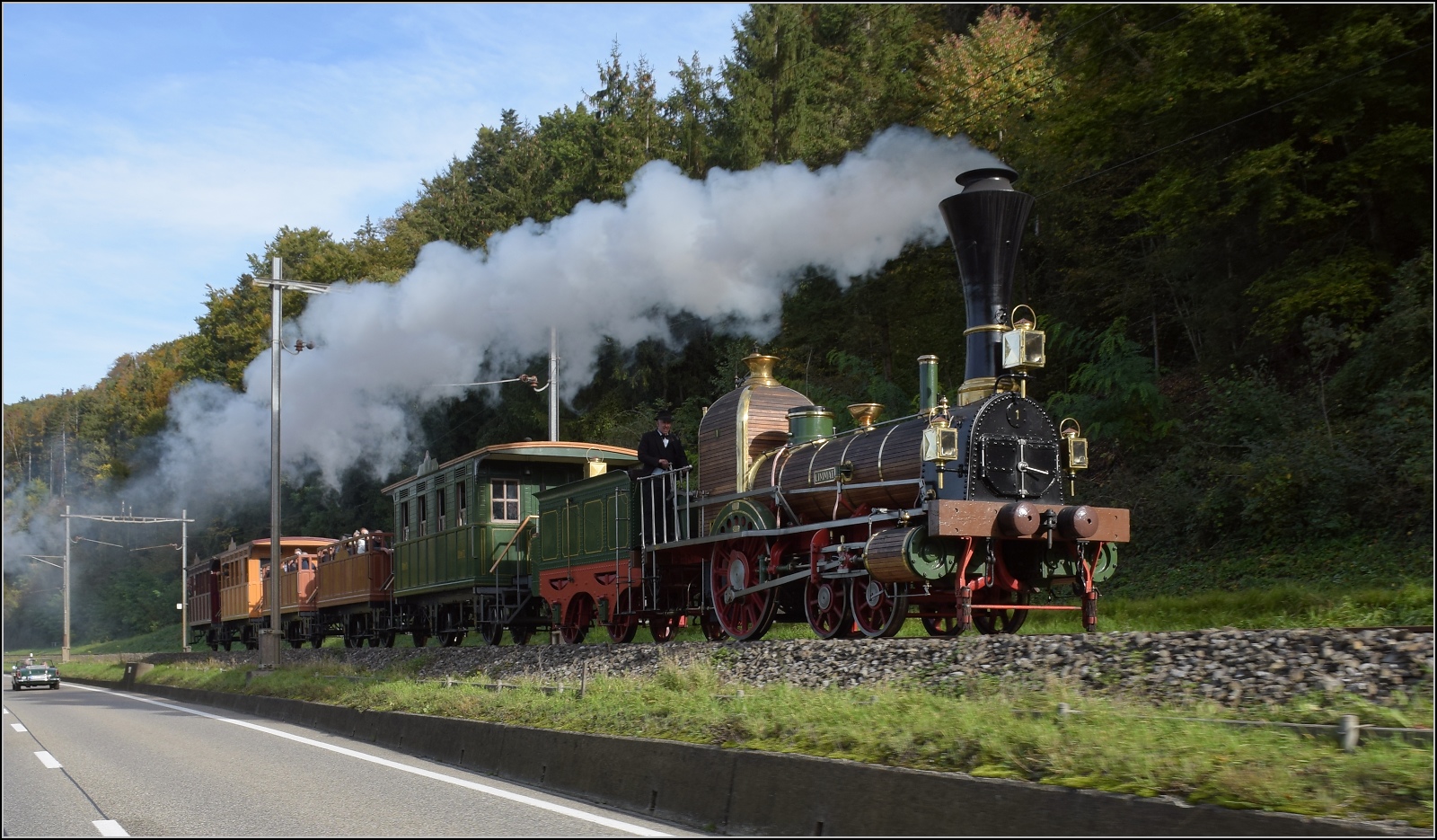 175 Jahre Spanisch-Brötli-Bahn.

Entlang der N13 bei Rheinsulz. Oktober 2022.