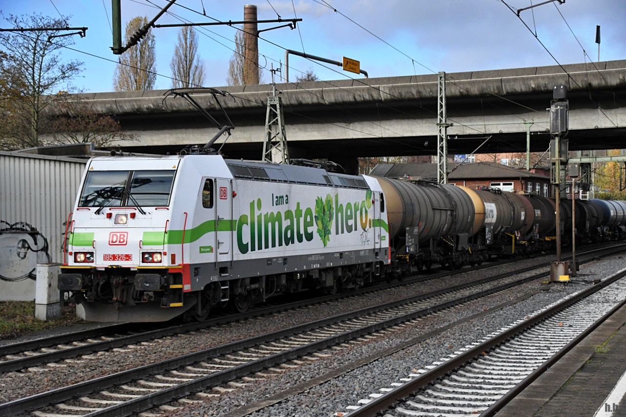 185 326-3 fuhr mit einen tanker durch hh-harburg,24.11.22