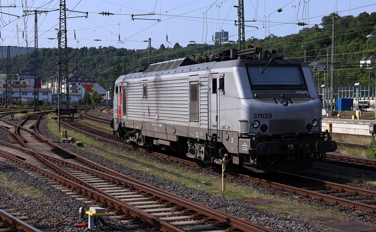 AKIEM 37020 abgestellt am/im Hbf Koblenz. 12.08.2025