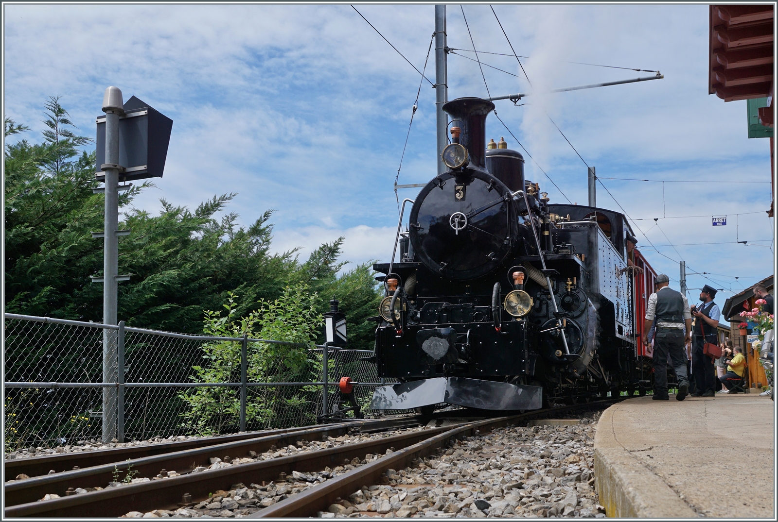 Beim Blonay-Chamby Pfingstfestival 2022 wurde die in Meiningen revidierte BFD HG 3/4 n° 3 offiziell wieder in Betrieb genommen. 
Hier ist glänzen schwarze Lok in Chamby zu sehen. 

6. Juni 2022