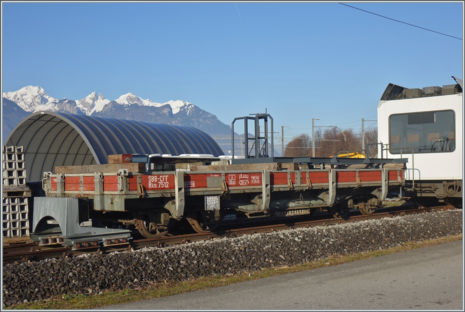 Beim TPC Dépôt steht der SBB-CFF der Rkm 7512, der laut Anschrift auch auf der LSE und BOb zugelassen ist. 

18. Dez. 2023