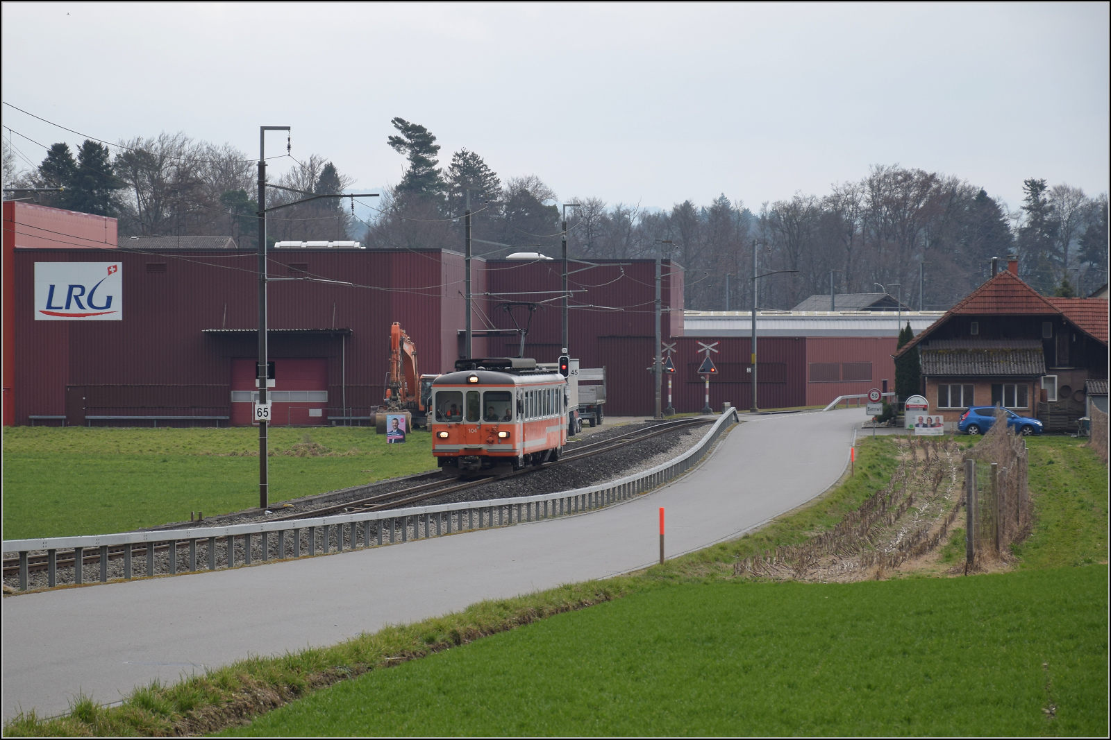 Bierlisi statt Bipperlisi. 

Be 4/4 104 auf dem Weg von Bennwil nach Niederbipp. Februar 2026.