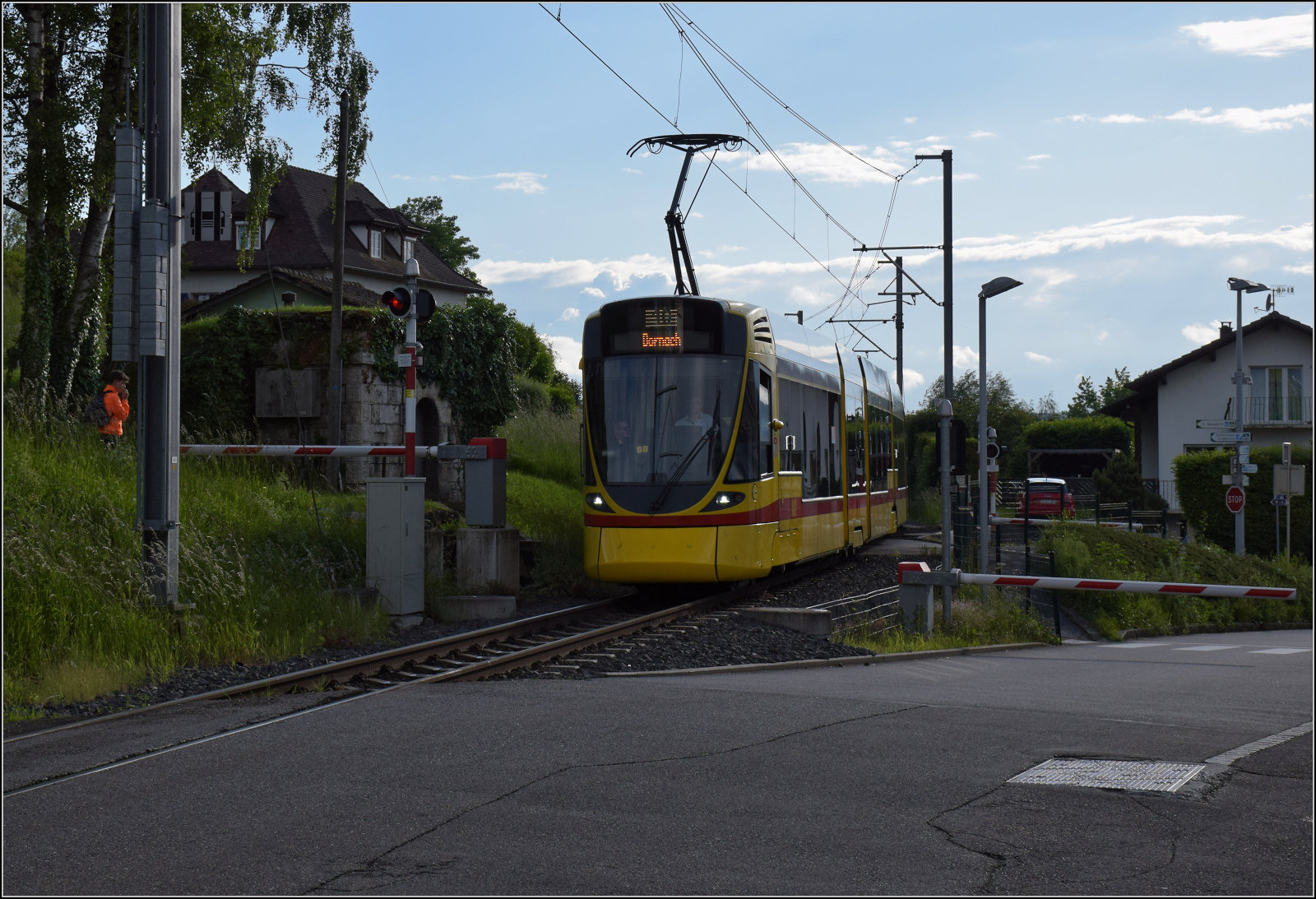 Birsigtalbahn.

BLT Tango Be 4/10 165 im elsässischen Leymen. Mai 2024.