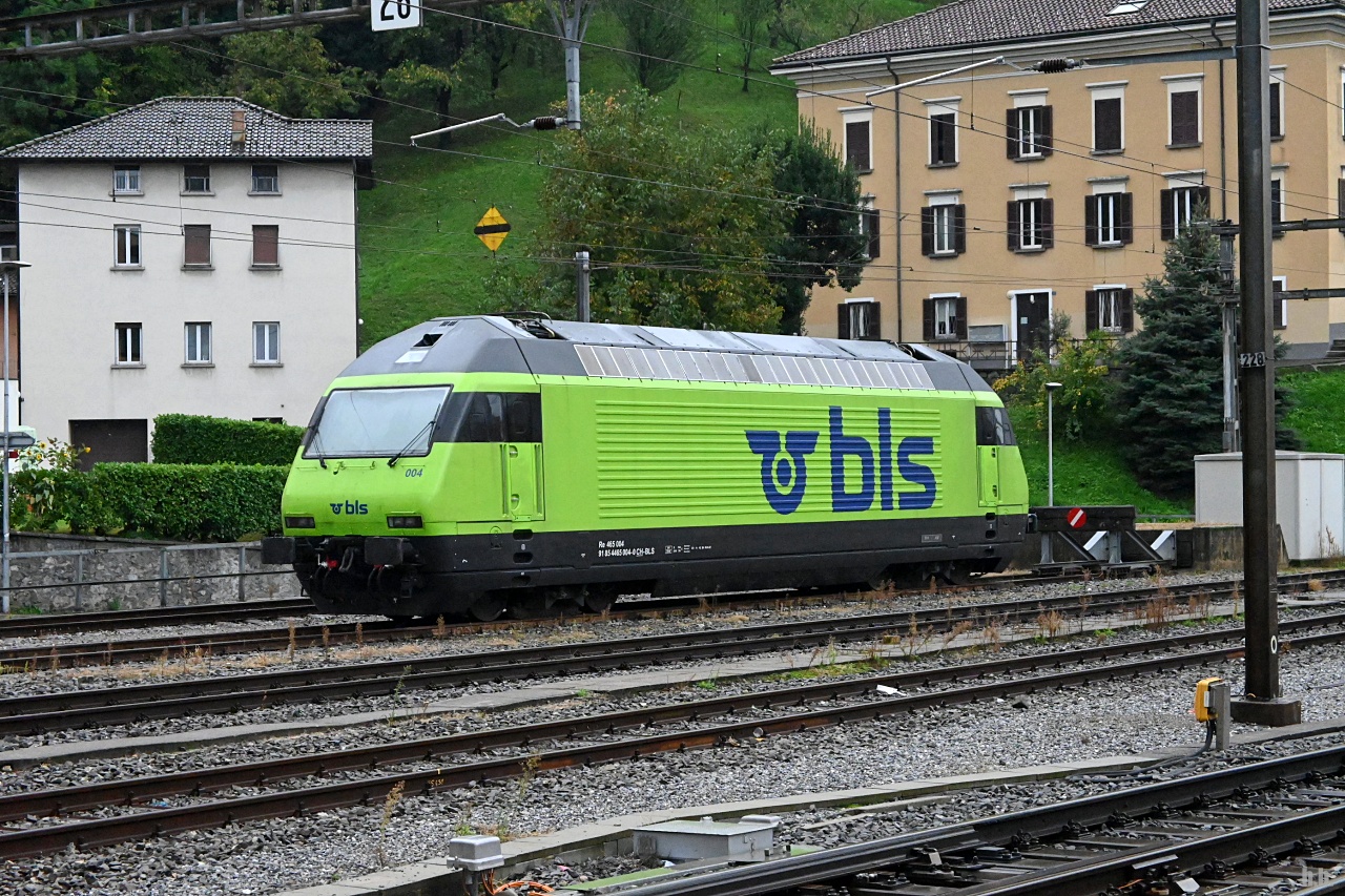 BLS 465 004-4 war abgestellt am bahnhof bellinzona,23.10.22