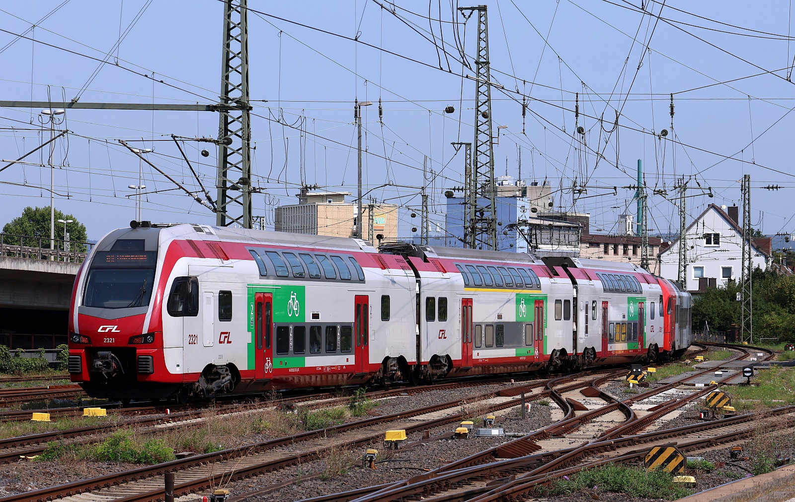 CFL 2321 mit unbekanntem SÜWEX als RE 1 Ausfahrt Koblenz Hbf. 12.08.2025