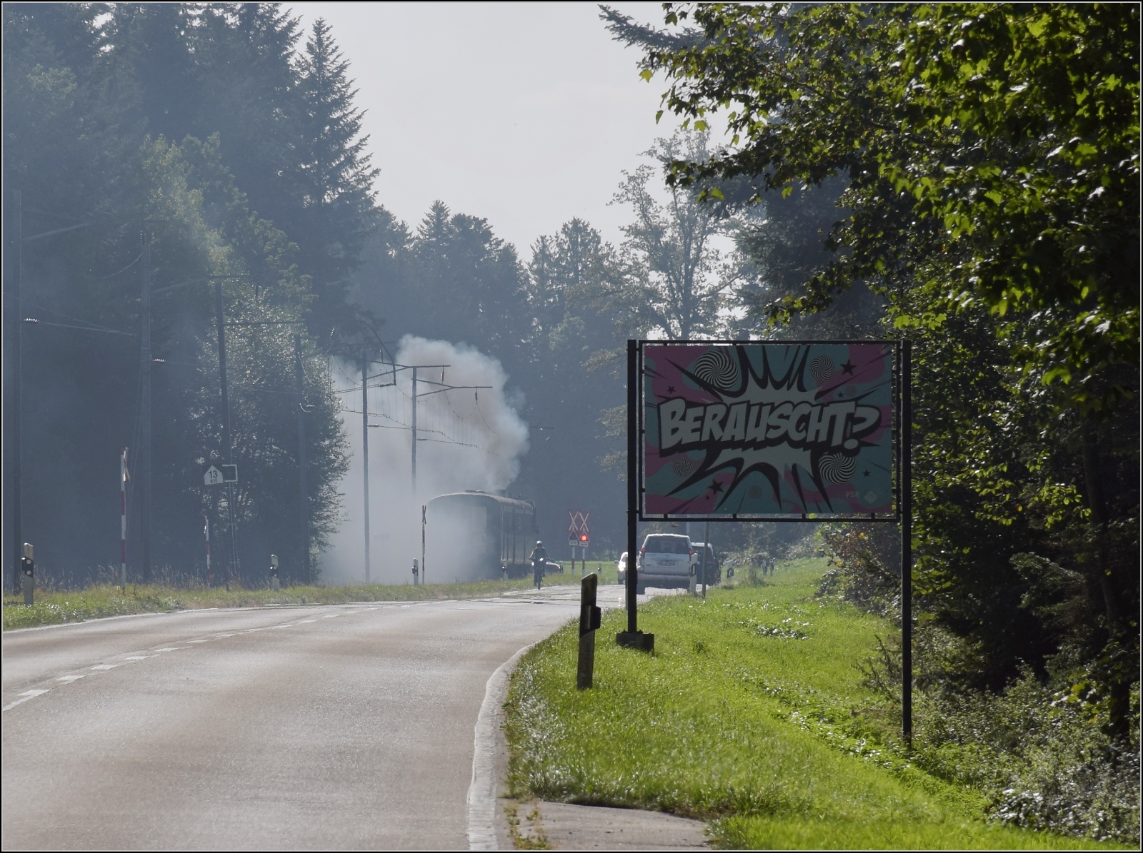 Dampftage Huttwil.

Berauscht?... Wohl ein Rechtschreibfehler, da wäre  Beraucht  passender. Ed 3/4 2 der Solothurn-Münster-Bahn auf dem Weg nach Sumiswald-Grünen. Herrengraben, Oktober 2023.