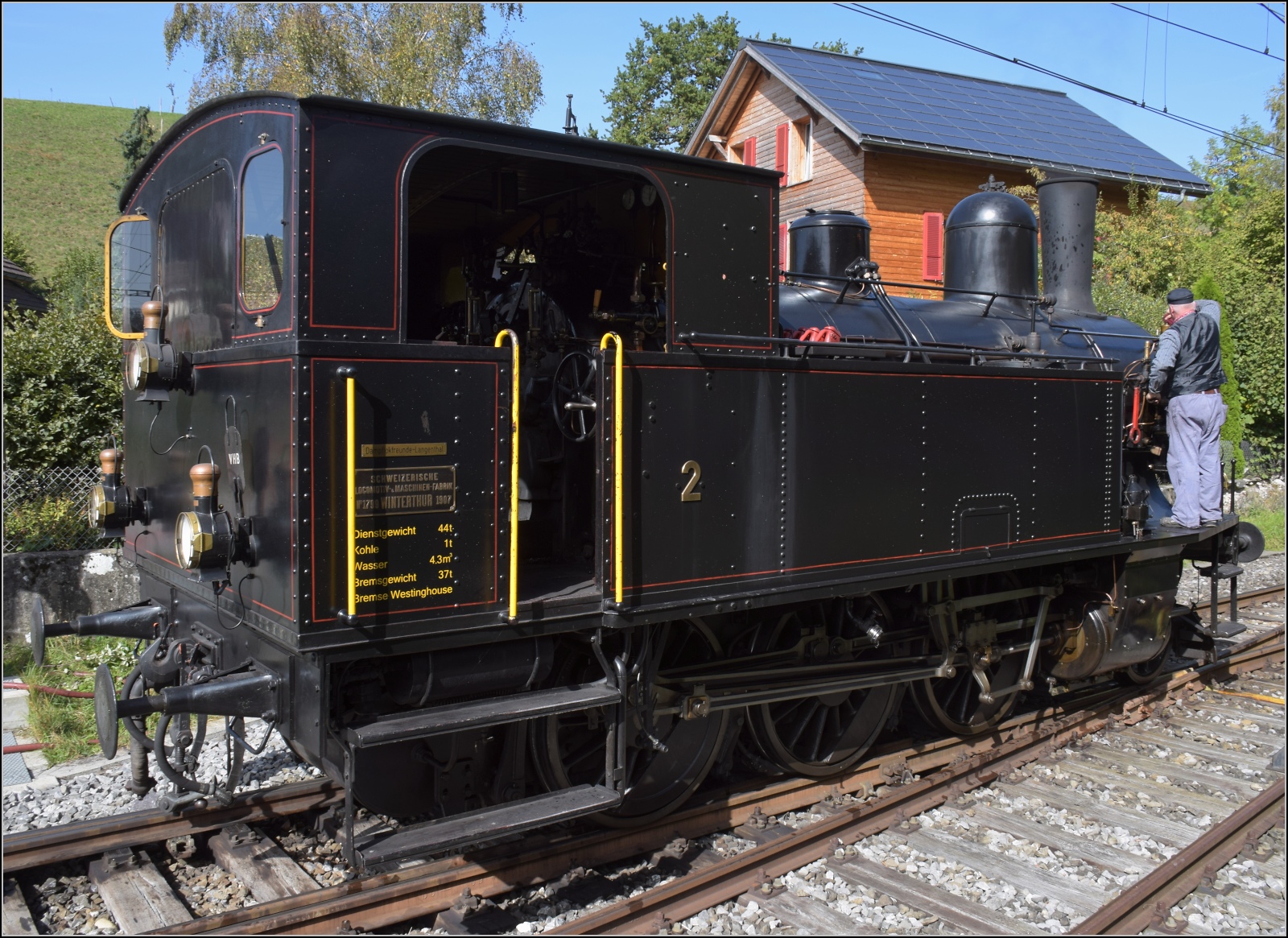 Dampftage Huttwil.

Schmieren und Salben hilft allenthalben. Ed 3/4 2 der Solothurn-Münster-Bahn im Bahnhof Sumiswald-Grünen. Oktober 2023.