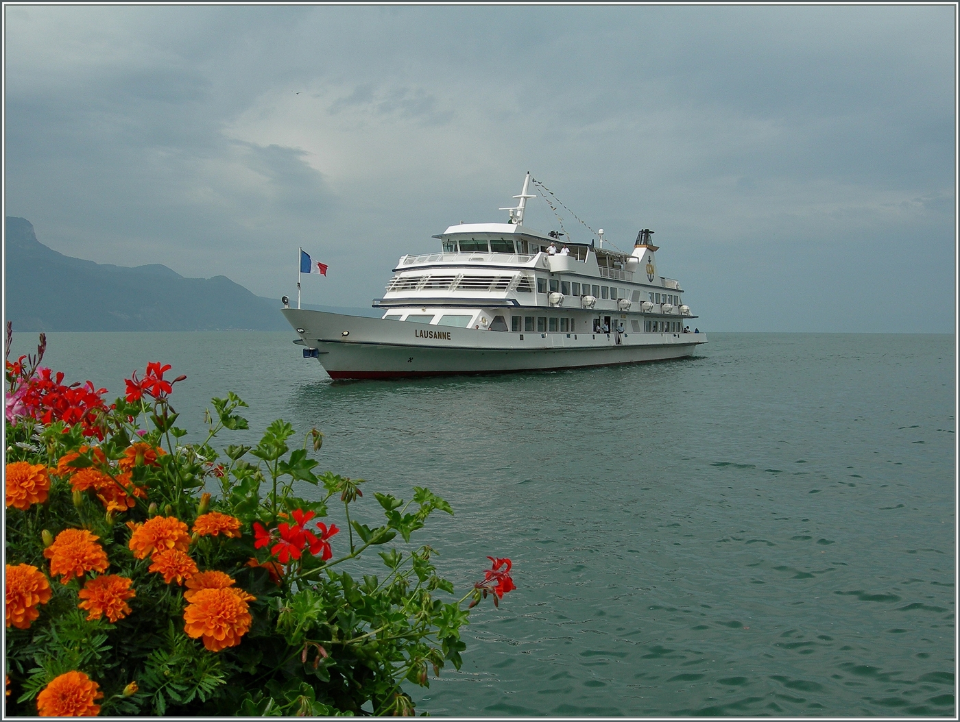 Das CGN Motorschiff  Lausanne  ist auf dem Genfersee unterwegs.

28. Juli 2012