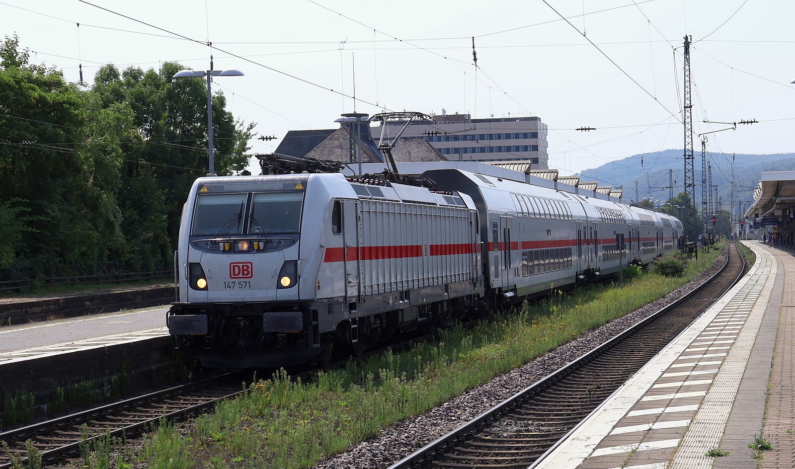 DB 147 571-4 REV/FKR X/23.08.19 Verl/RB/04.08.26 mit IC nach Dresden Ausfahrt Koblenz. 12.08.2025