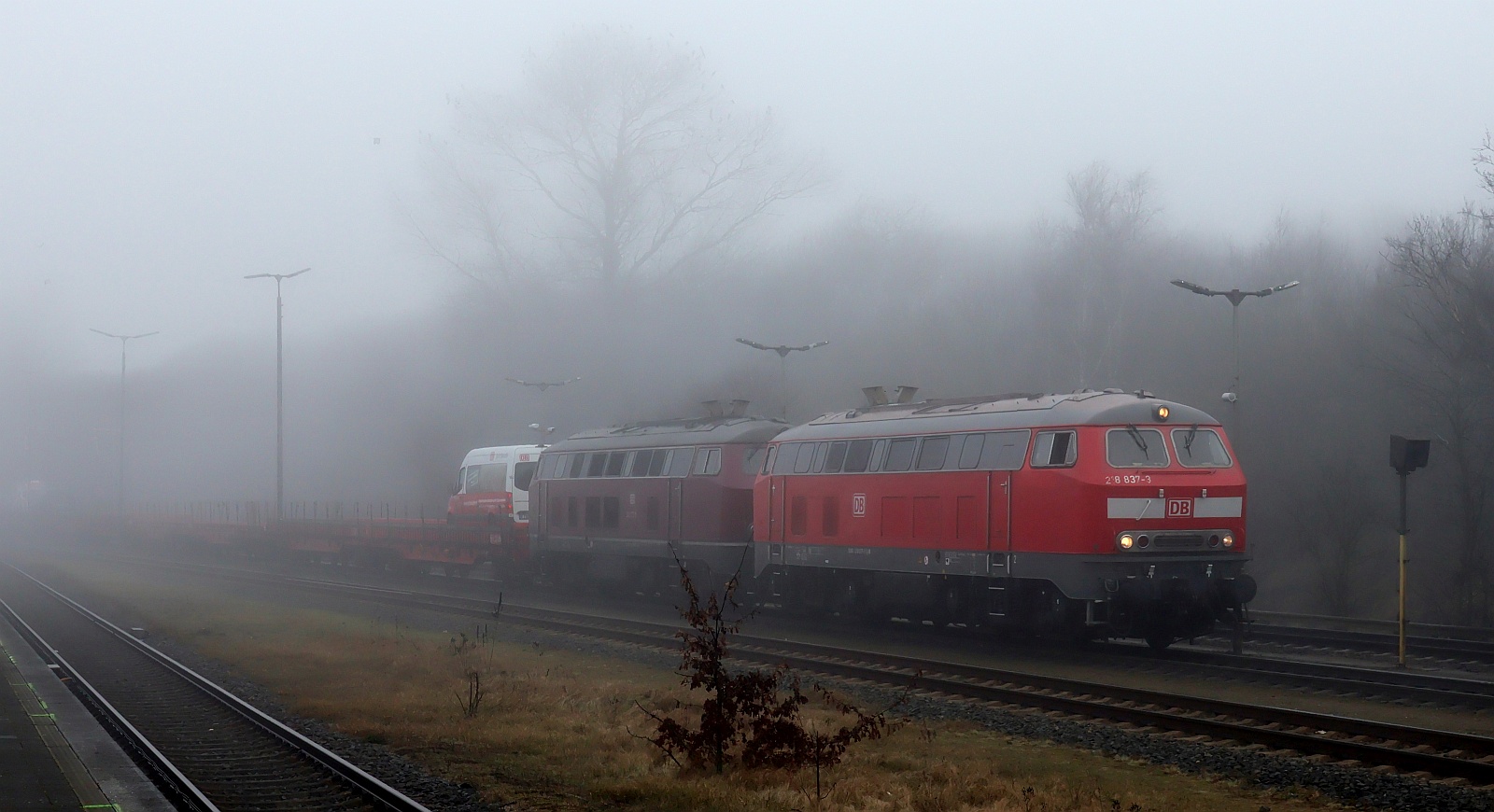 DB 218 837 + 838 mit DB SyltShuttle Einfahrt Niebüll Bahnhof. 01.03.2025