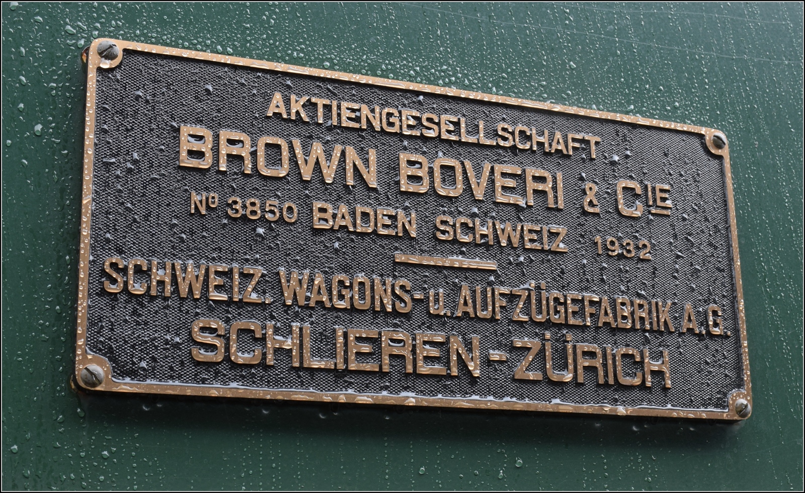 Depotfest Olten 2023. 

Fabrikschild des Triebwagen BDe 2/4 240 der EBT. August 2023.
