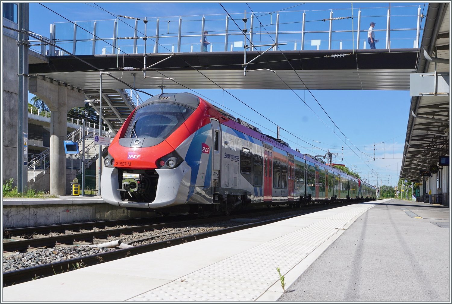 Der Coradia Polyvalent régional tricourant Z 31 527 ist als LEX SL 1 von Coppet am Ziel seiner Reise in Thonos-les-Bains angekommen.

12.Juli 2022