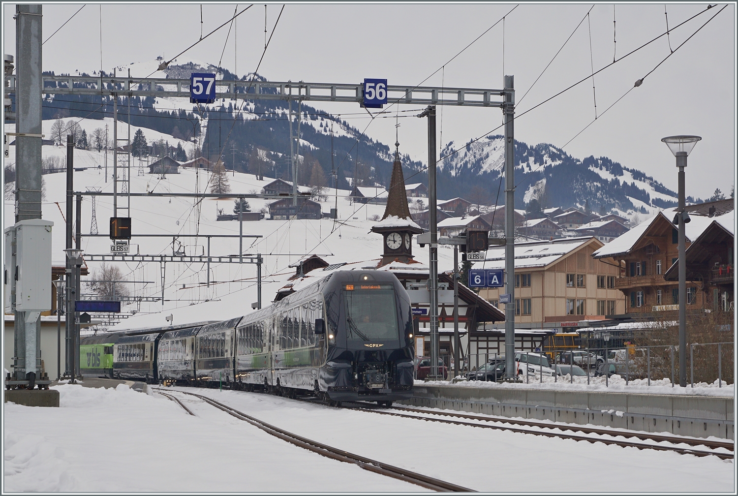 Der GPX von Montreux nach Interlaken verlässt Zweisimmen. 

15. Dez. 2022