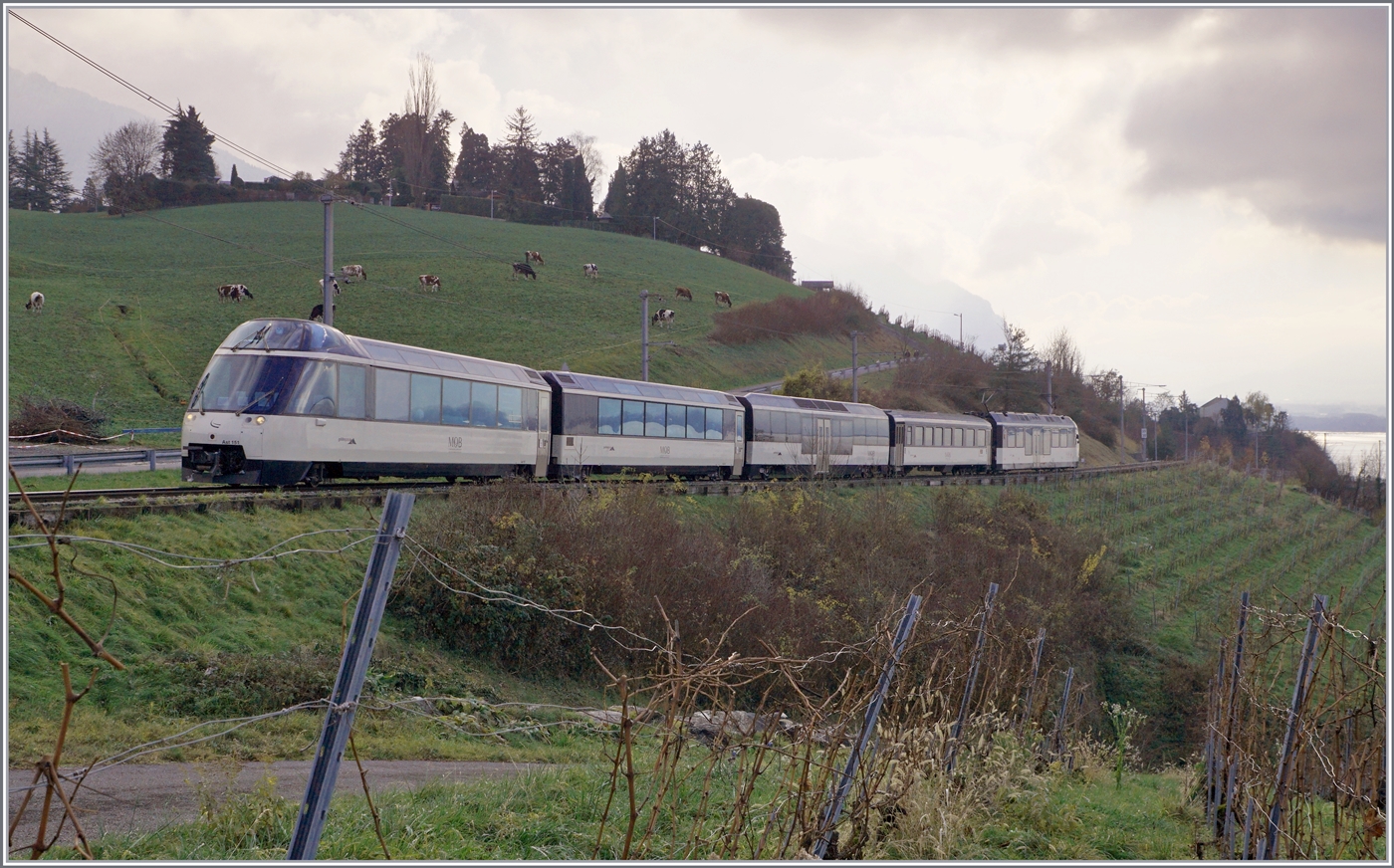 Der MOB Goldenpass Panoramic Montreux-Zweisimmen bei Planchamp. 

11. Dez. 2022