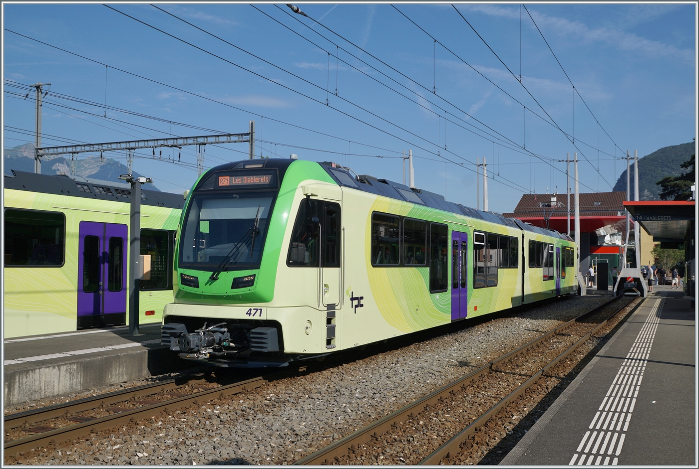 Der neue TPC ABe 4/8 471 steht in Aigle und wartet als R71 auf die Abfahrt nach Les Diablerets. 

27. Juli 2024