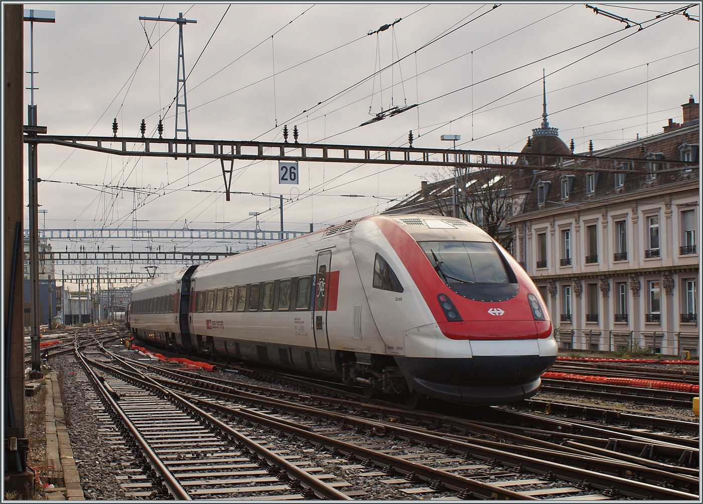 Der SBB ICN RABDe 500 037 ist von Zürich kommend in Lausanne angekommen und wird nun in die Abstellgruppe rangiert. 

20. Dez. 2023