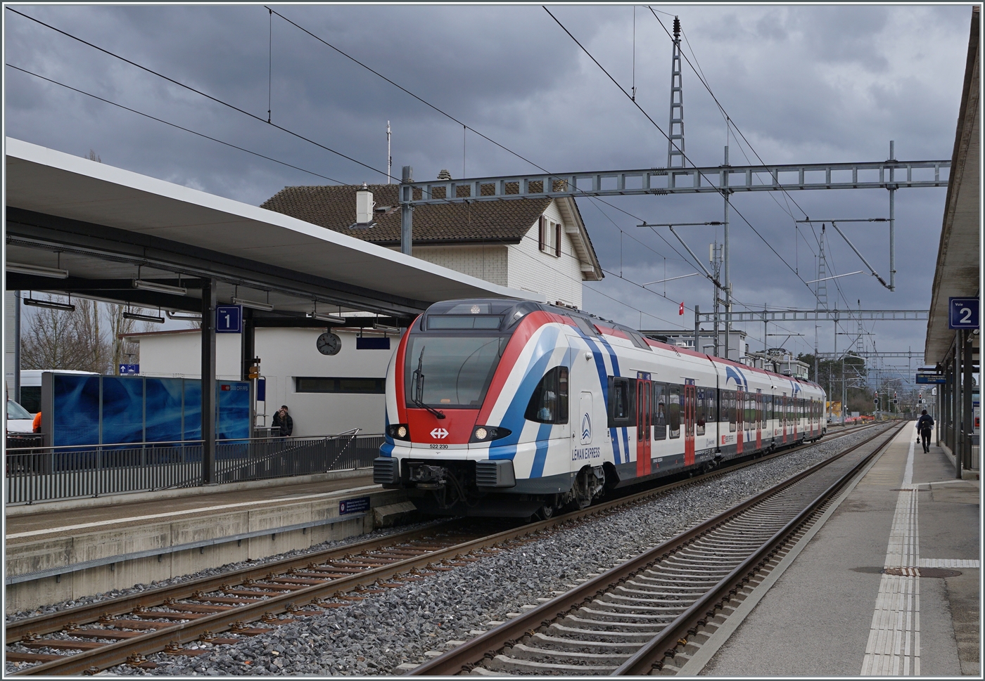 Der SBB LEX RABe 522 230 wartet in Coppet au fdie Rückfahrt in Richtung Genève. 

10. März 2023