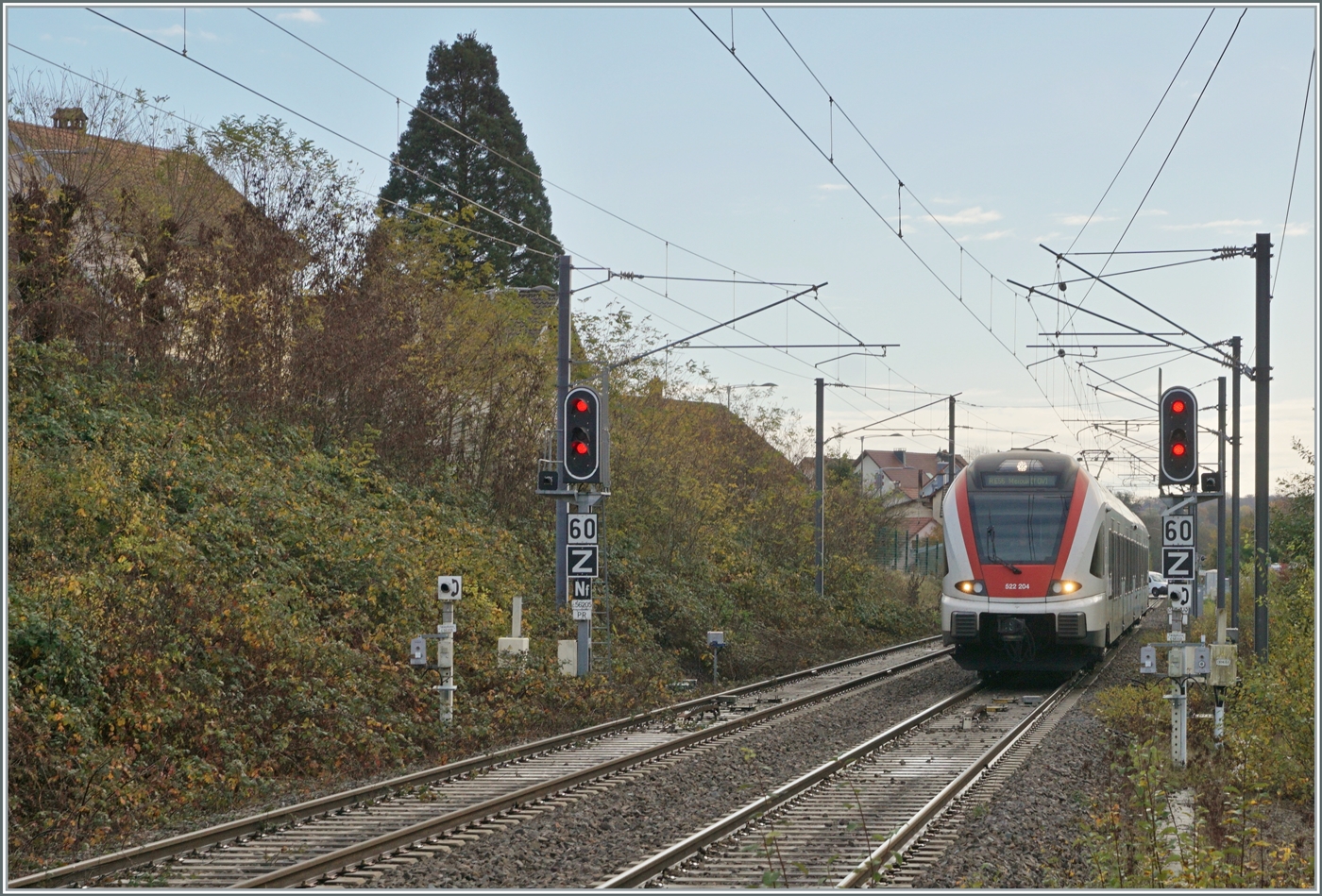 Der SBB RABe 522 204 erreicht als TER 18168 von Biel/Bienne nach Meroux den Bahnhofvon Grandvillars. 

3. Nov. 2025