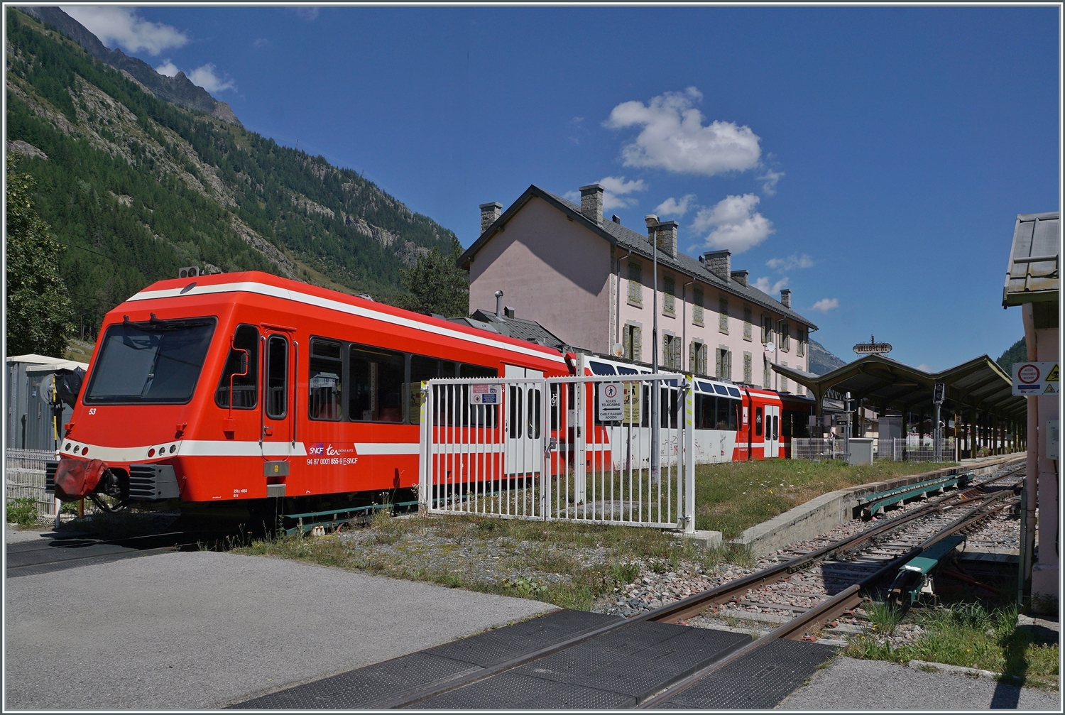 Der SNCF Z 853 erreicht Vallorcine. 

1. Aug. 2022