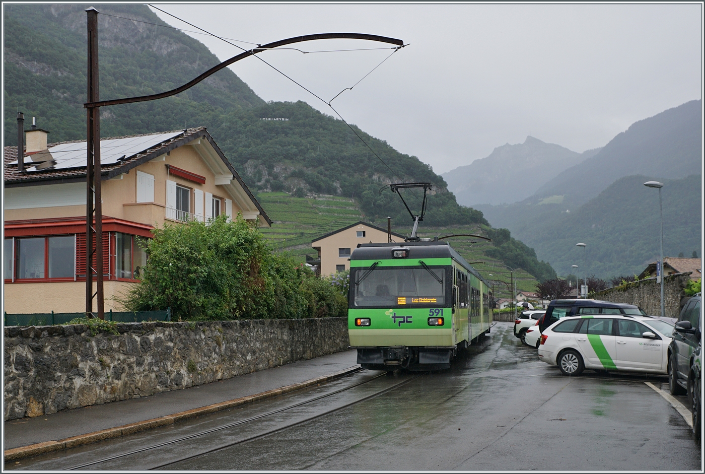 Der TPC AOMC ASD Beh 4/8 591 ist in Aigle auf dem Weg nach Les Diablerets. 

21. Juli 2024