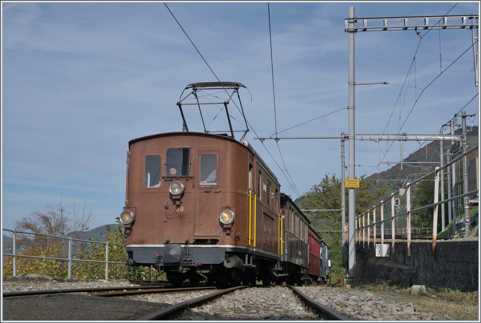 Die BOB HGe 3/3 29 der Blonay-Chamby Bahn erreicht Chamby. 

30. Okt. 2022