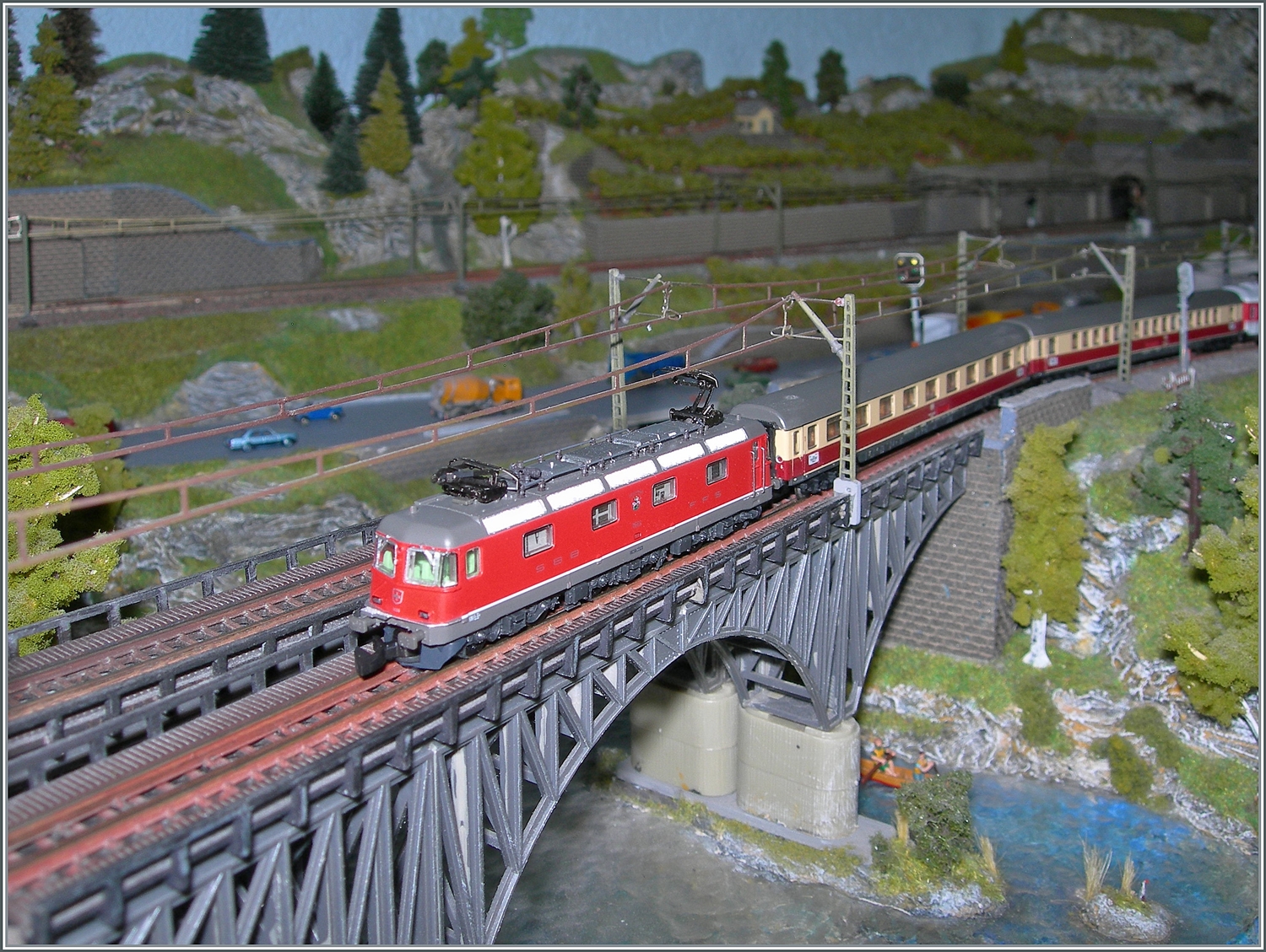 Die neue SBB Re 6/6 11666 Stein am Rhein von Märklin mini club setzt in Betrieb und Optik neuen Massstäbe! Und ich habe eine perfekte Lok für meine EC  Mont-Blanc . 27. April 2024