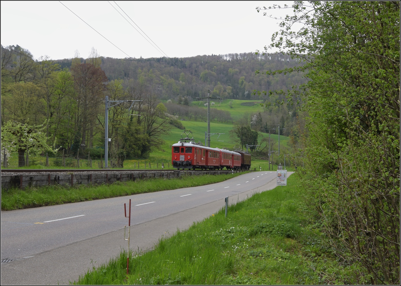 Die RVT-Fahrt zum Feldschlösschen.

ABDe 2/4 102 der RVT beim Schloss Angenstein. April 2023.