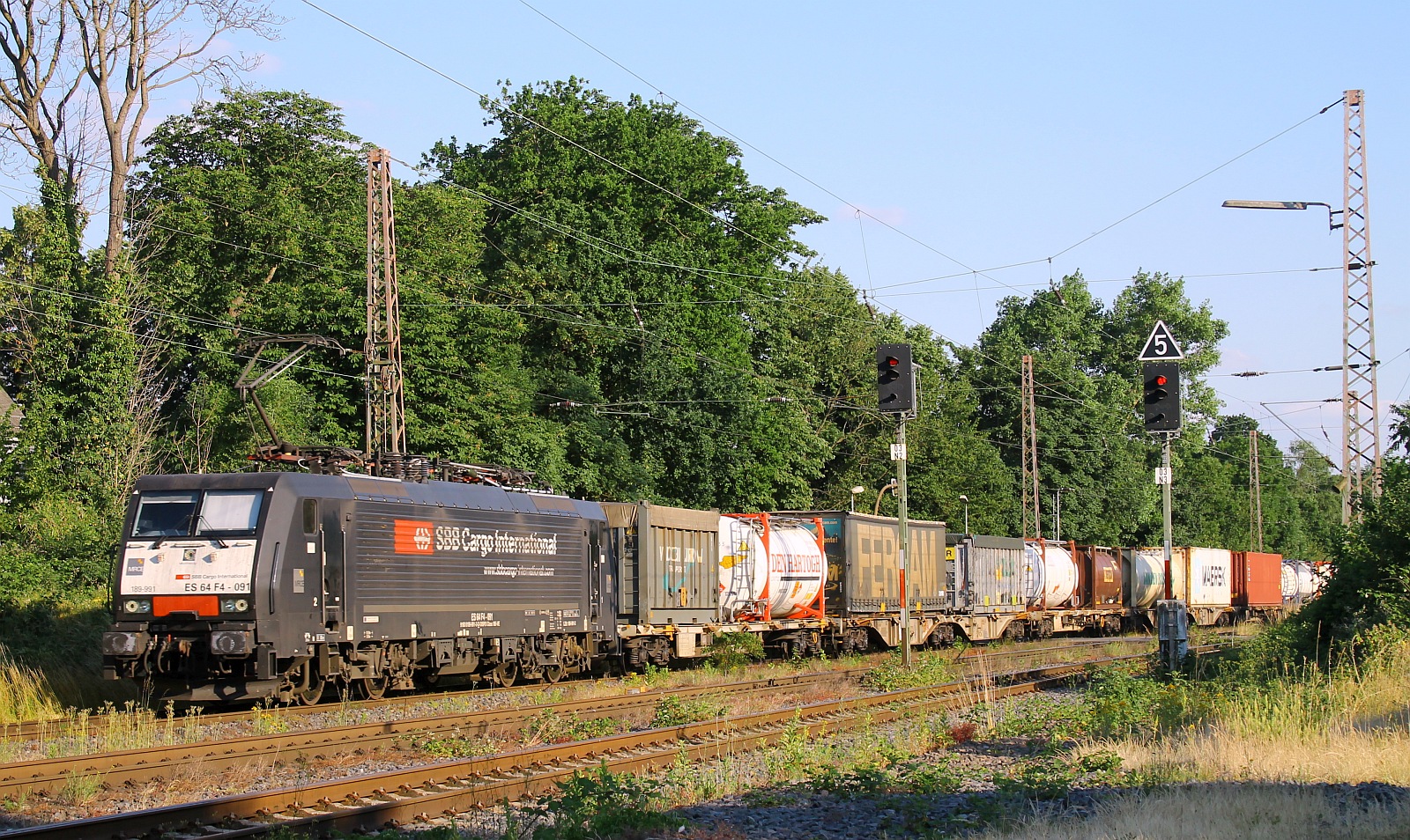 DISPO/SBBC ES 64 F4-091/189 991-3 mit Containerzug Ratingen-Lintorf 14.06.2023