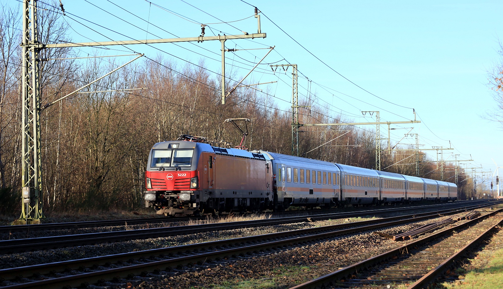 DSB EB 3222 mit EC nach Hamburg Durchfahrt Jübek am 29.11.2024