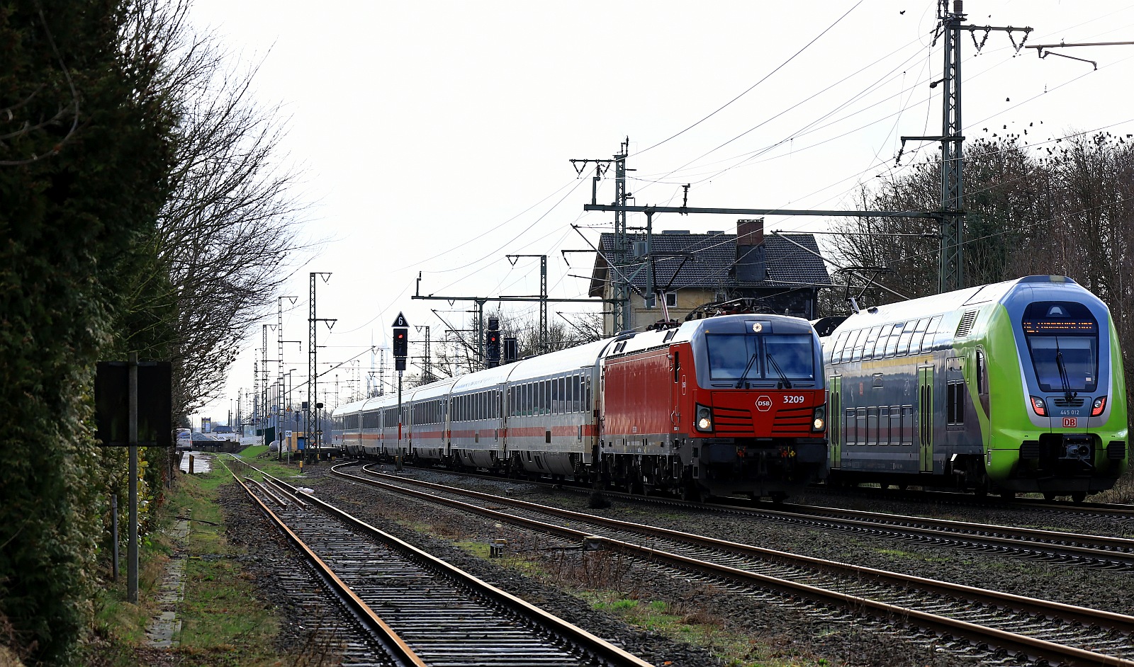 DSB EG 3209 mit EC nach Kopenhagen, Durchfahrt Jübek gen Norden. 23.02.2024 