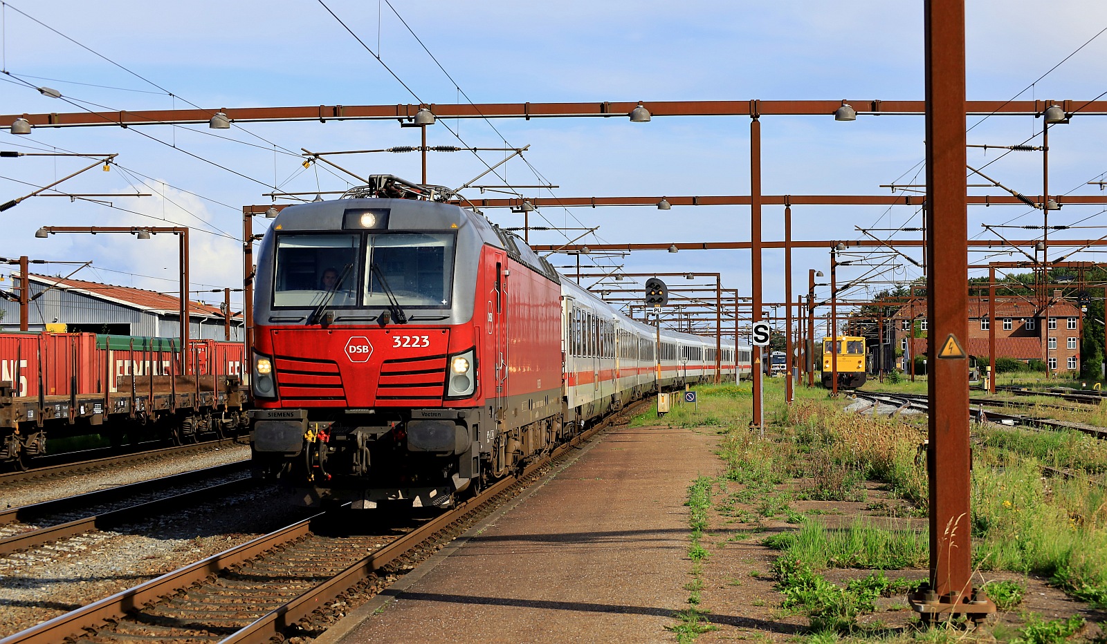 DSB Litra EB 3223 mit IC nach Hamburg EInfahrt Padborg.st. 31.08.2023