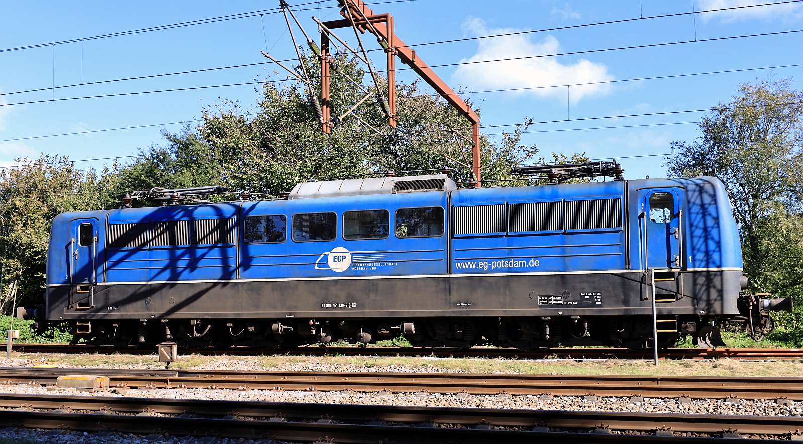 EGP 151 139-3 REV/EGP/22.03.18, Verl/EGP/21.03.25 brachte den Dyckerhoff Zement-Express nach Pattburg/DK. Hoffen wir mal das EGP der GrandDame der Güterzüge noch eine neue HU in 2025 spendiert. 03.10.2024