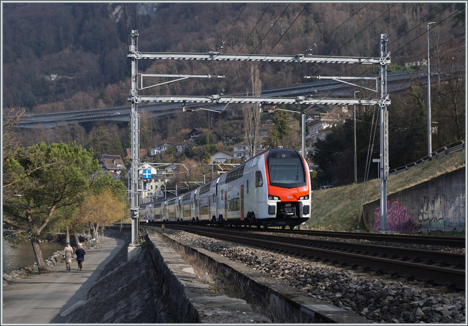 Ein neuer RABe 512 (Fernverkehrsvariante des RABe 511) bei Villeneuve auf Probefahrt. 

8. Feb. 2023