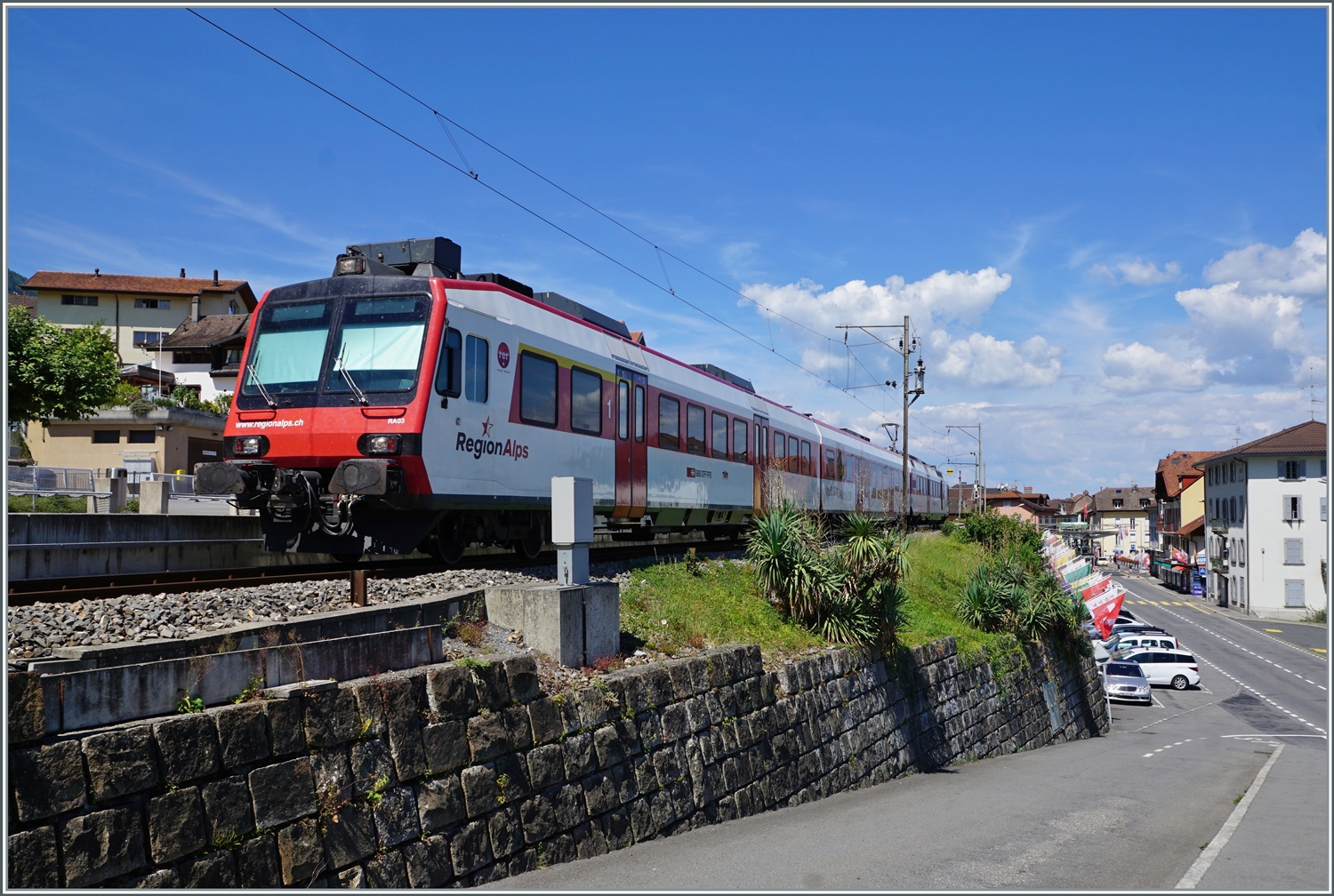 Ein Region Alps RBDe 560  Domino  ist von Brig in St-Gingolph angekommen, wo der Zug auf die Gegenleistung wendet, wobei diese erst in gut einer dreiviertel Stunde statt findet.

30. Juli 2022